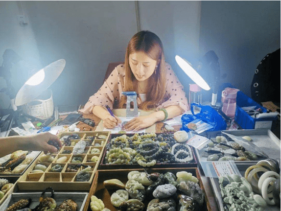 服务,人文环境改善等方面规划布局,投资80余亿元,先后建成国际玉城