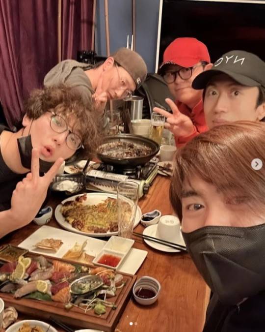 o.t全员聚餐照!这是时隔多少年的5人照啊!_郭明东_韩娱讯_目光