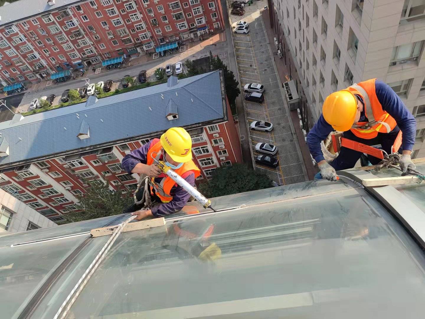 北京华工环境工程有限公司吊绳蜘蛛人高空作业一站式管家_外墙_服务