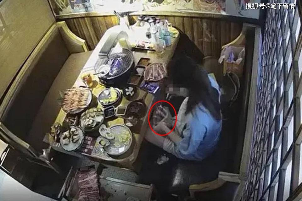 女子吃自助餐5顿点菜4万多，偷偷打包被补交44543元，网友说：活该-吃自助餐全程视频
