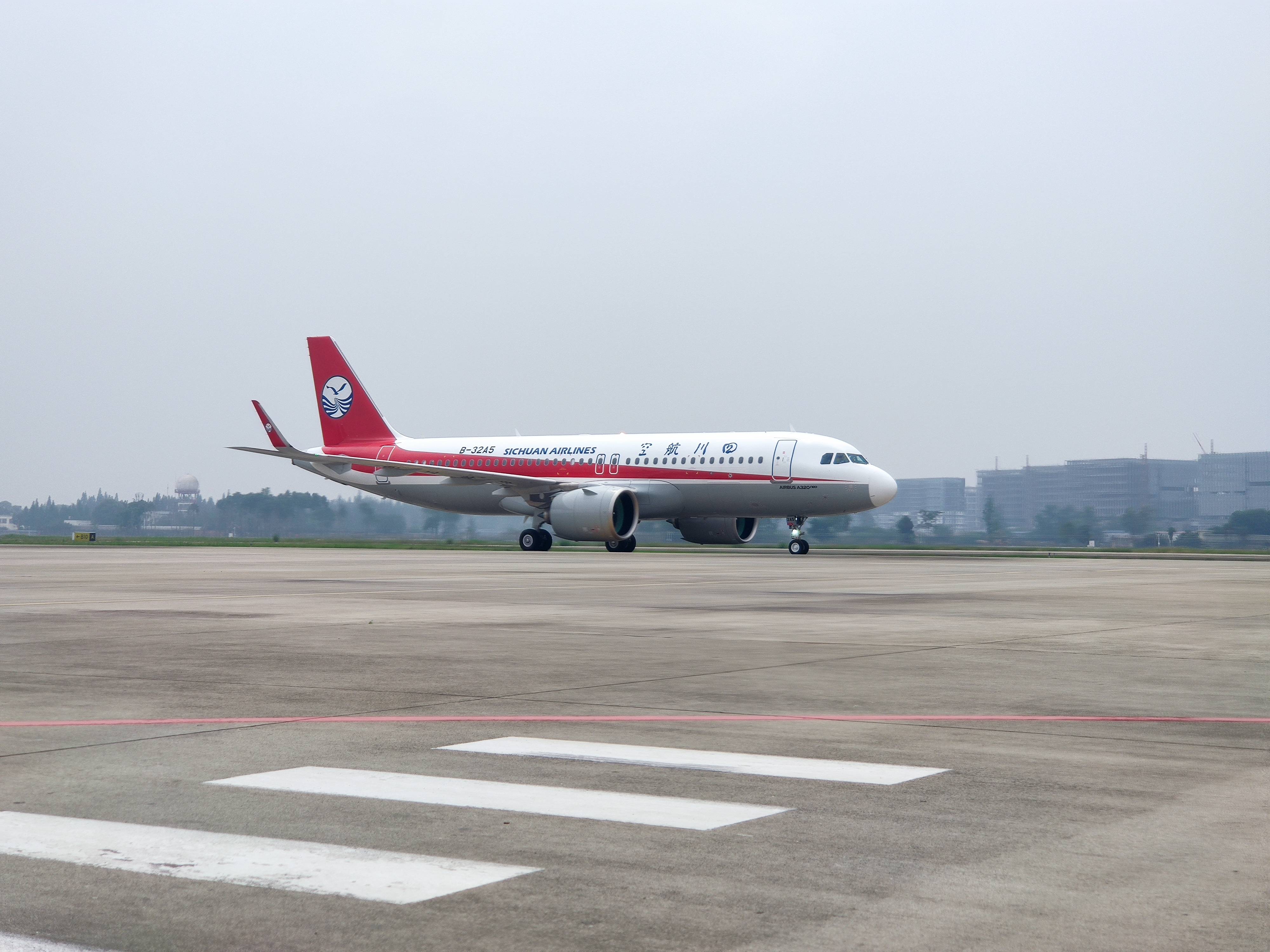 5月17日,b-32a5/a320neo飛機抵達成都雙流國際機場,加盟川航.