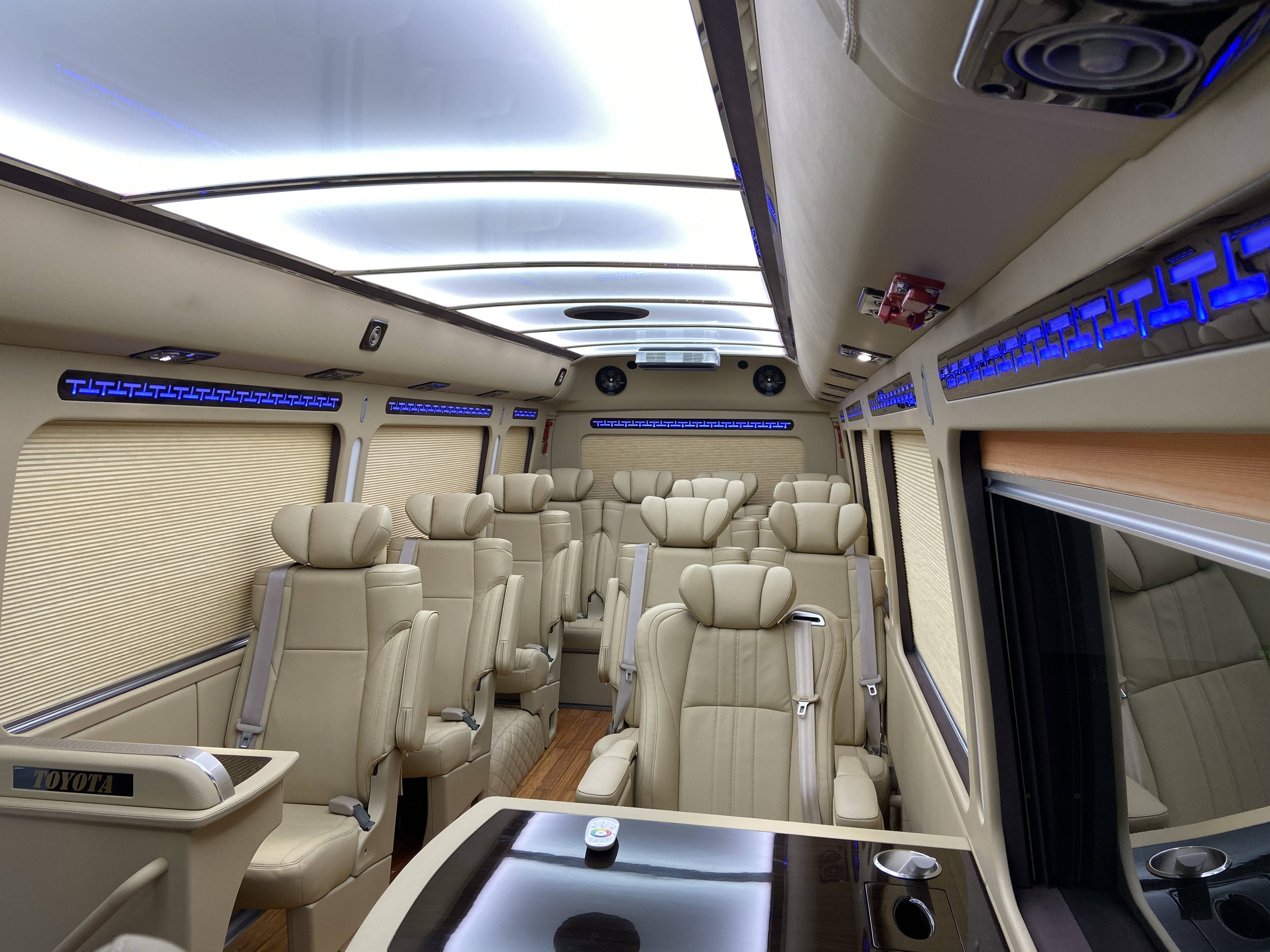 丰田考斯特16座商务版,空间大价格亲民_搜狐汽车_搜狐网