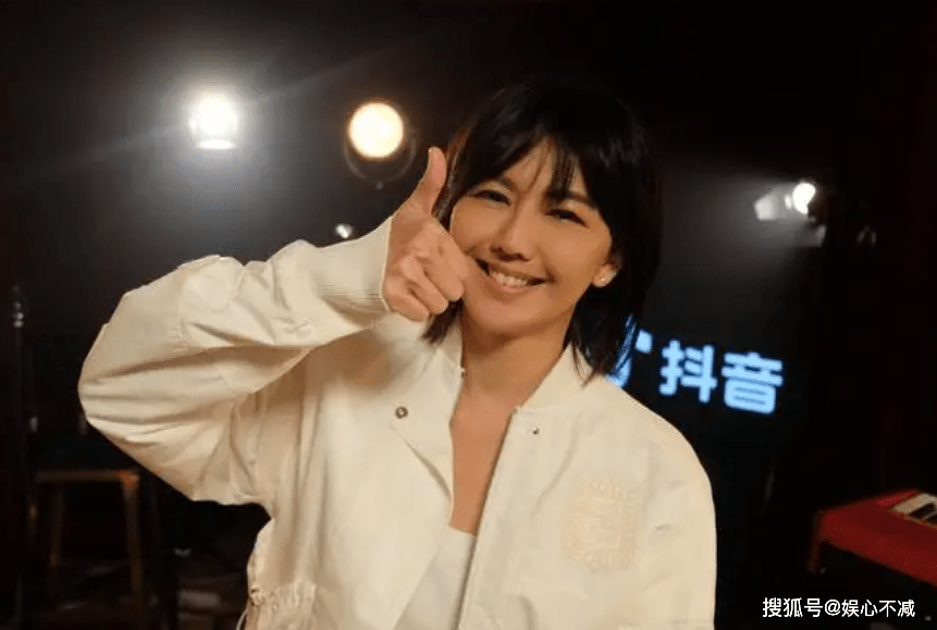 孙燕姿心烦肚子变大,自嘲自己是"冷门歌手"_人类_经典_天后