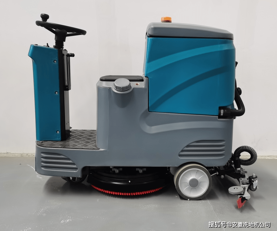 用户能够以较低的价格使用到性价比较高的驾驶式洗地机