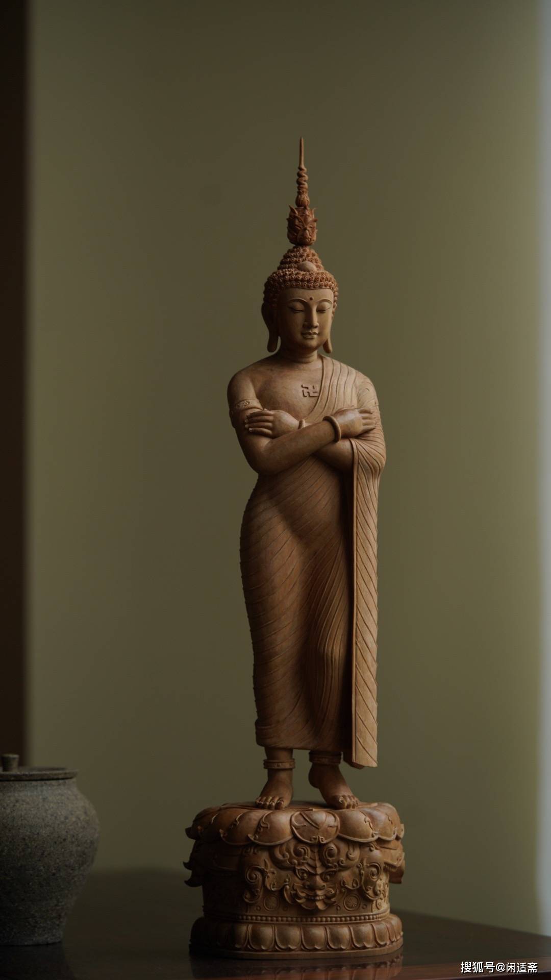 印度老山檀香木雕,释迦摩尼佛立像