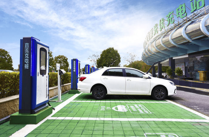 "汉碳云"光伏储能充电站:从乌托邦到现实,是能源革命的里程碑!