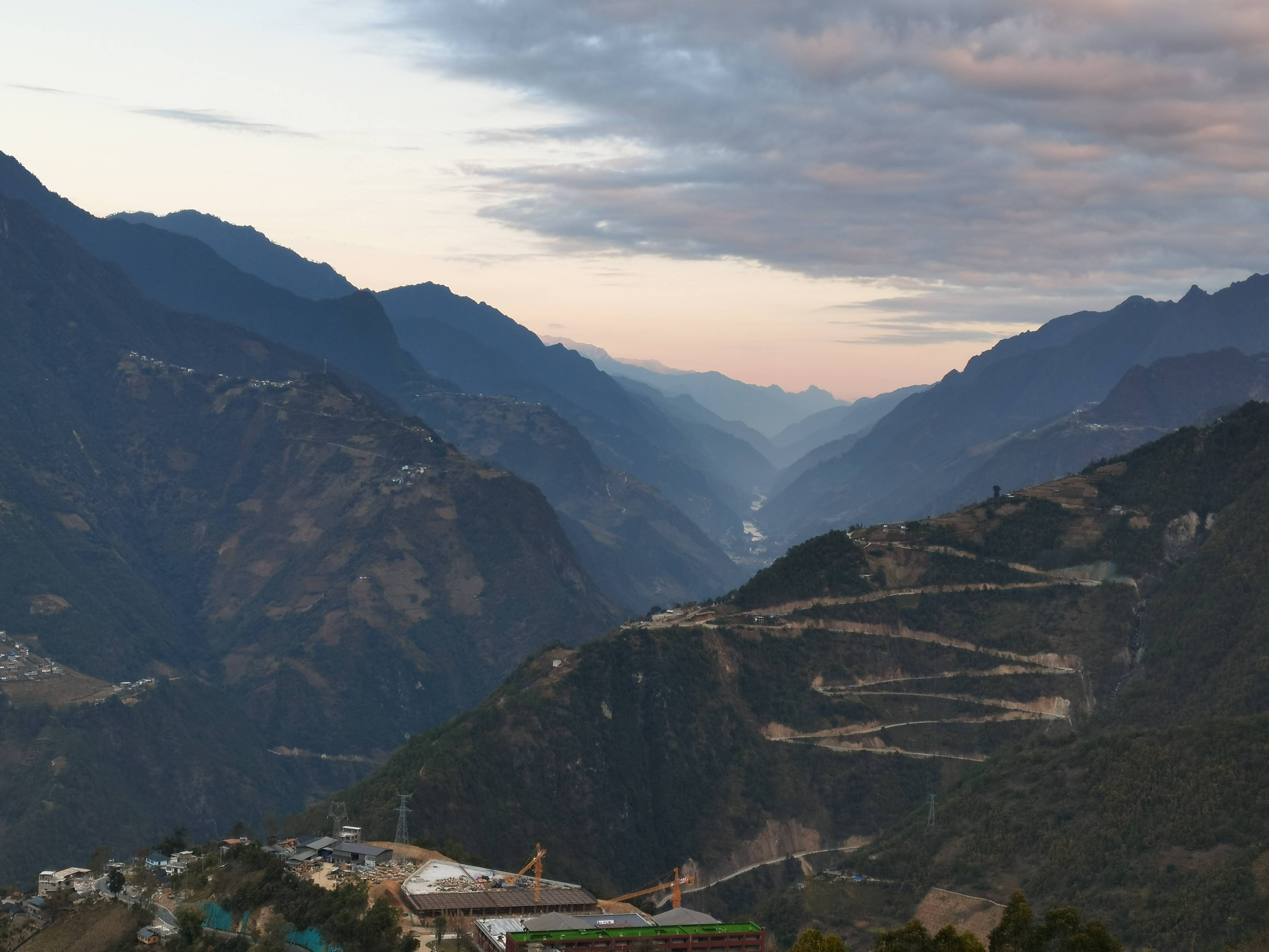怒江行(十五)老姆登村_教堂_皇冠_大山