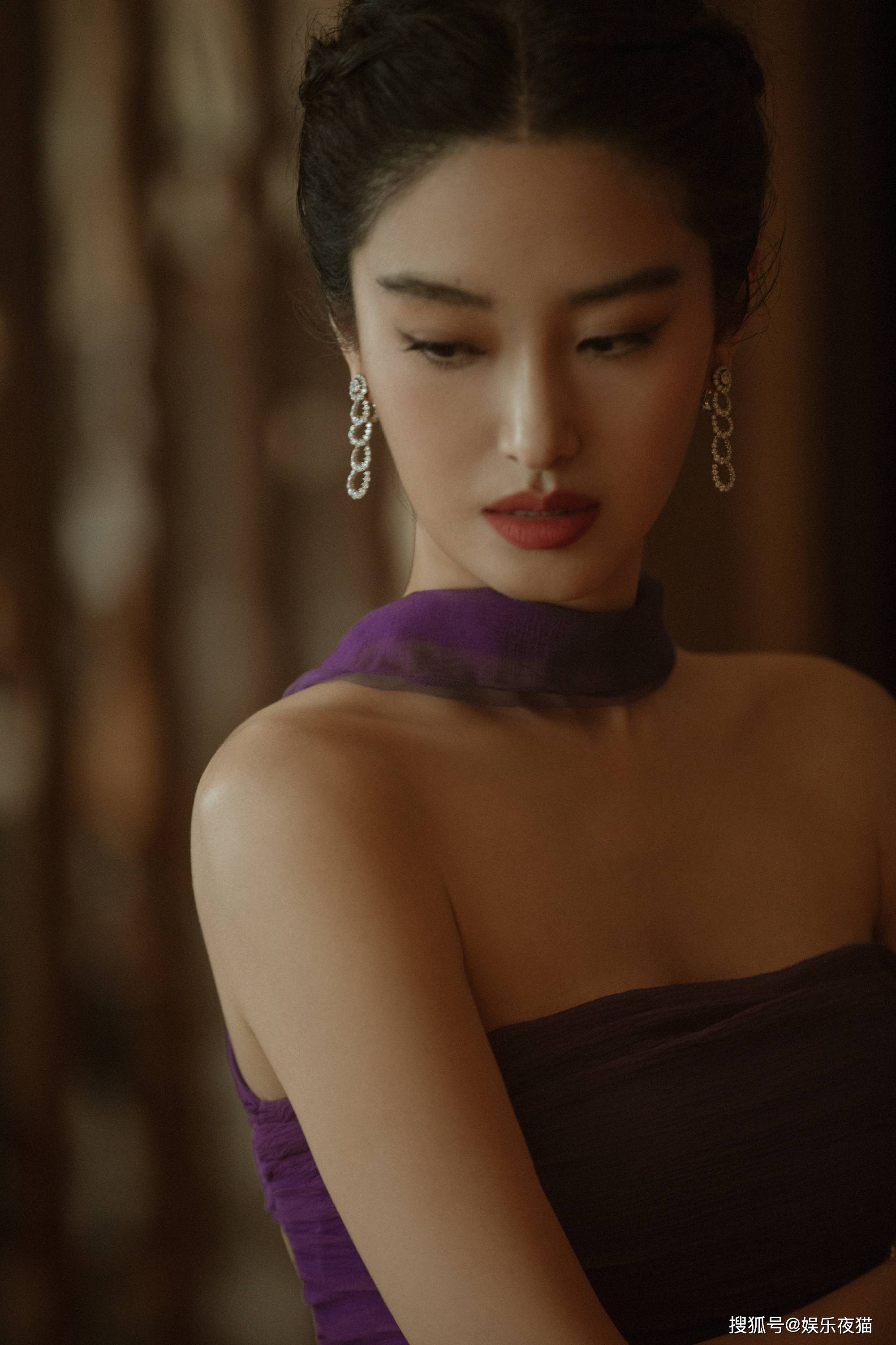 杨采钰一袭紫色礼裙写真仙气飘飘肤白貌美太撩人-搜狐大视野-搜狐新闻