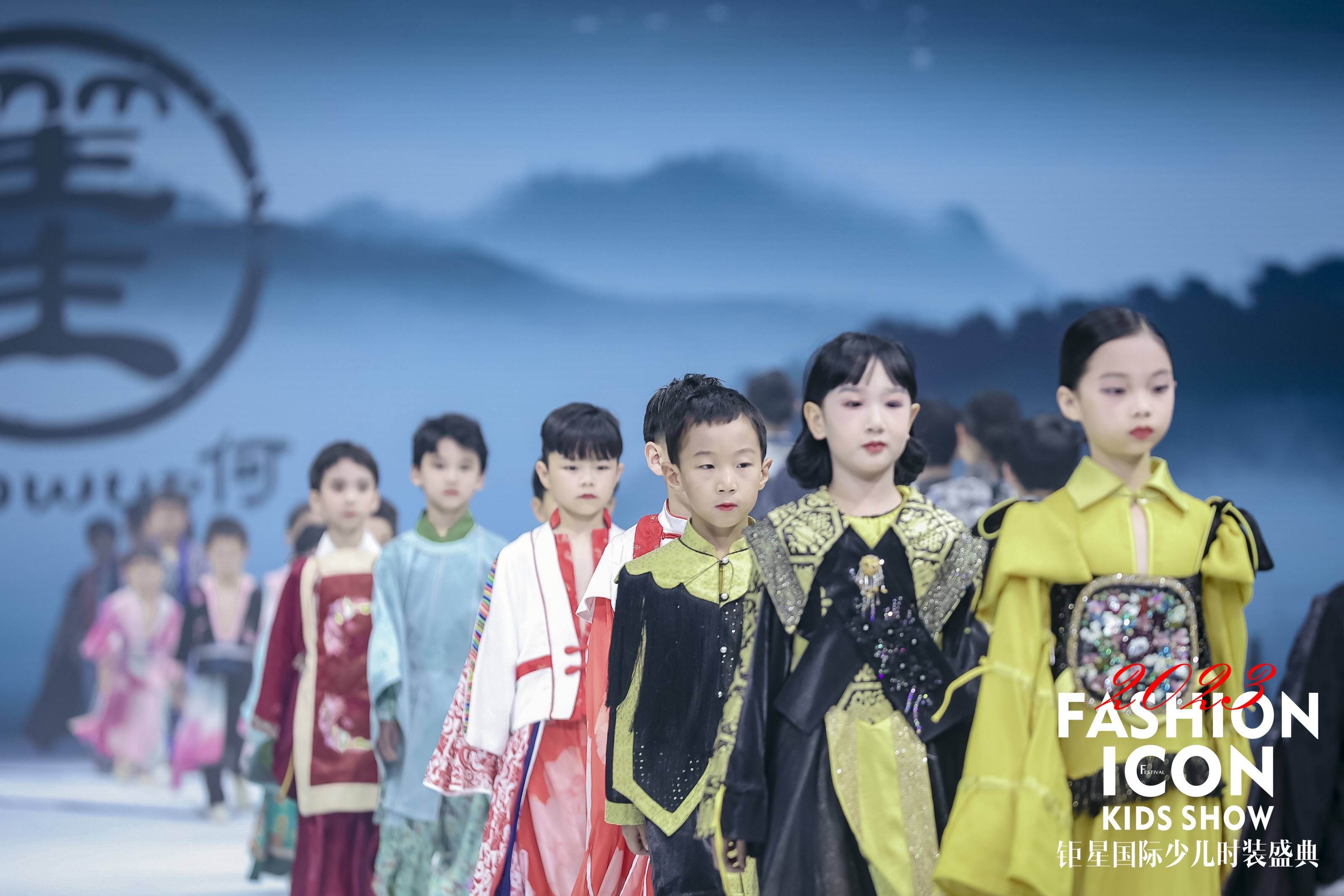 第五届钜星国际少儿时装盛典 顶级秀场时尚先声夺人