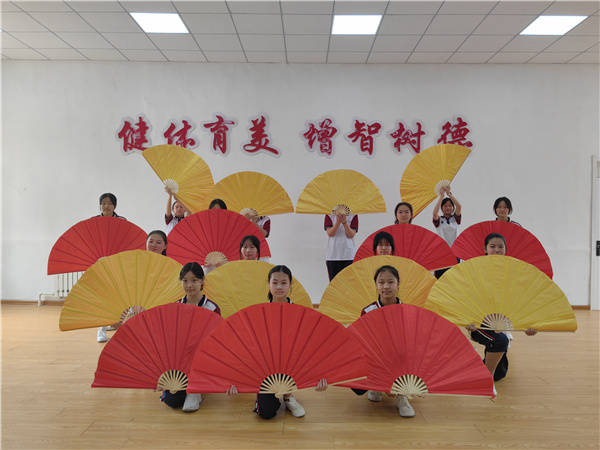 缤纷社团展风采 逐梦青春炫舞台 (图5)