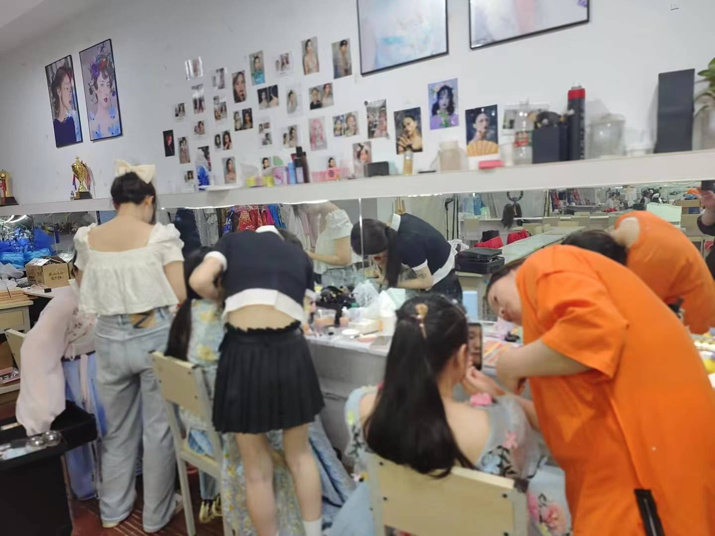 没有化妆基础如何选择合适的学校？-没学过化妆的去店里学可以吗