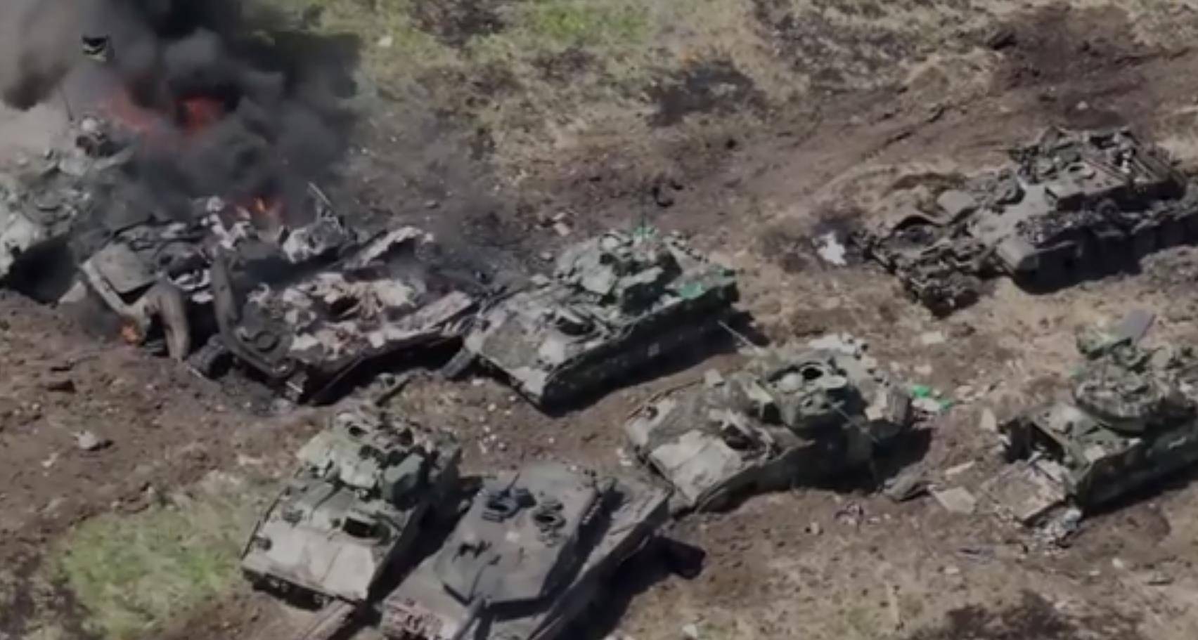 乌军在战场上打了个完败,被俄军揍得满地找牙,场面