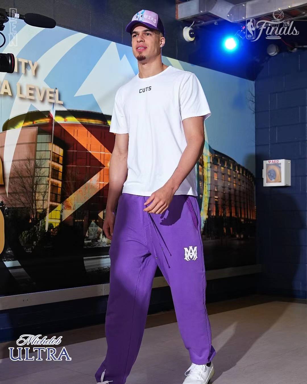 组图:NBA总决赛穿搭秀 希罗回归秒变嘻哈范儿-搜狐大视野-搜狐新闻