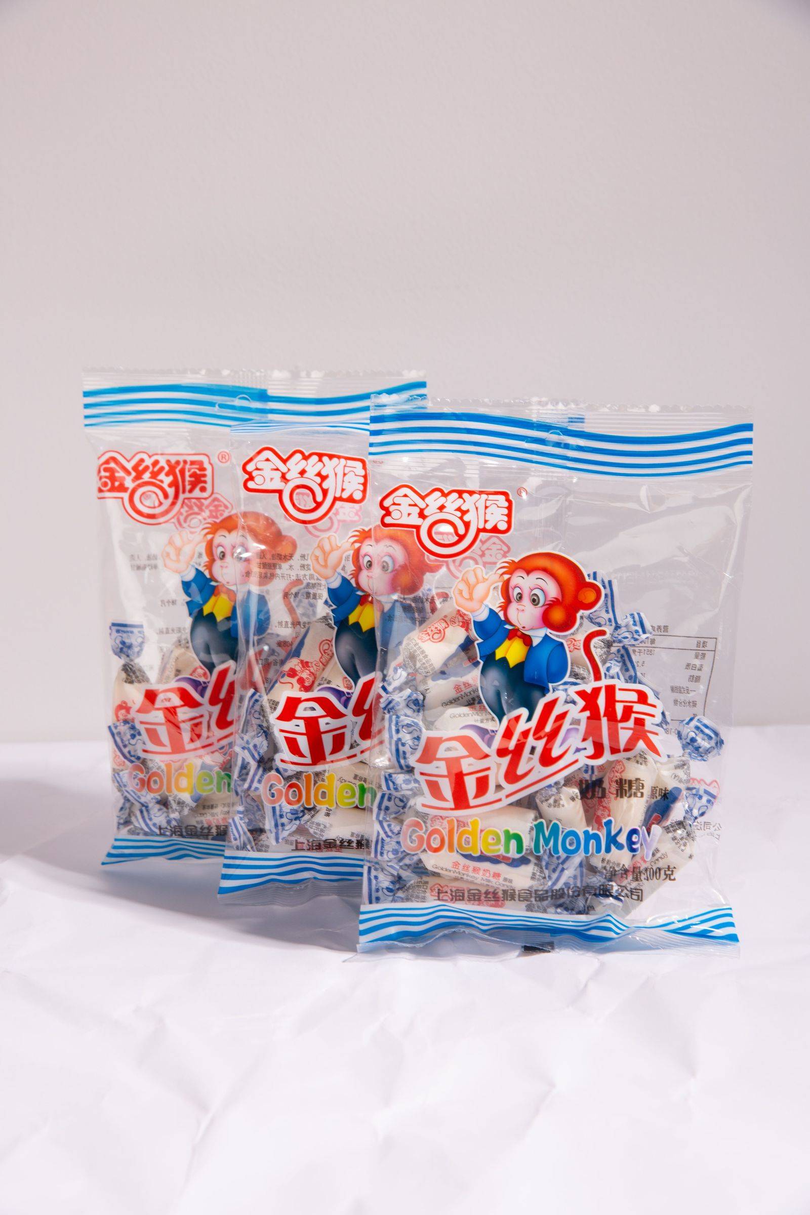 时候妈妈去集市上买回一袋金丝猴奶糖,每天都只有定时定量的糖果时间