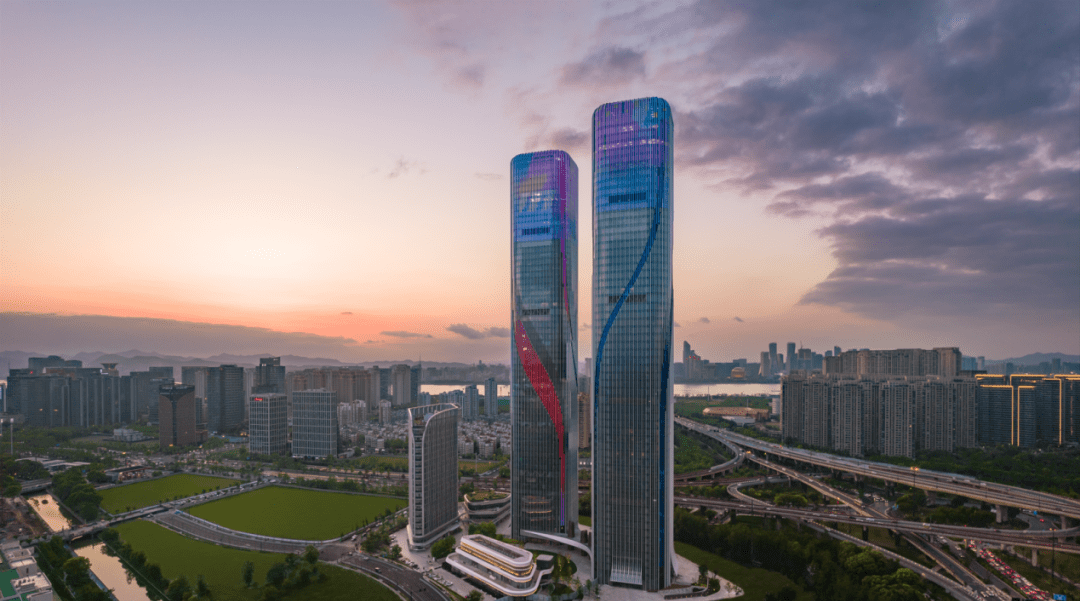 杭州滨江世茂智慧之门-融入中国元素,杭州文化,以光影为笔,江水为卷!