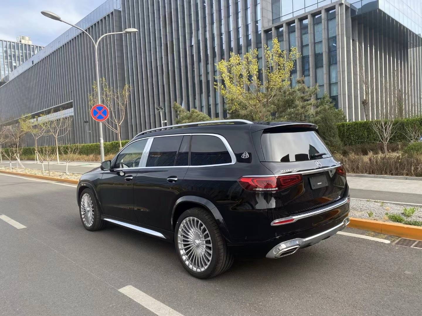 敞开了跑 让自由之风触手可及 2023款奔驰迈巴赫gls480 gls600_搜狐