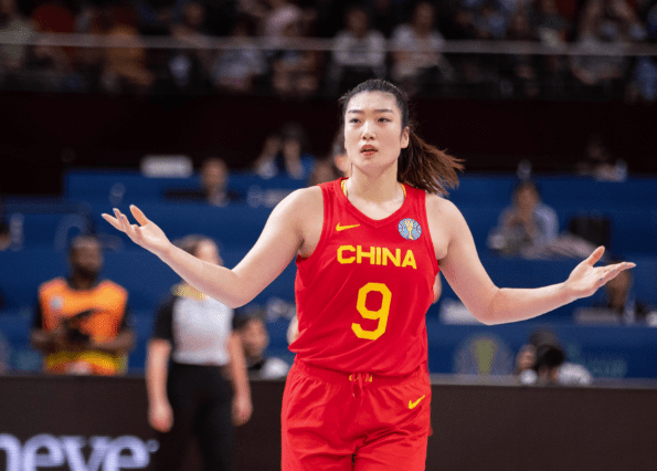 李梦与中国女篮在悉尼会合 本届亚洲杯队员全部到齐