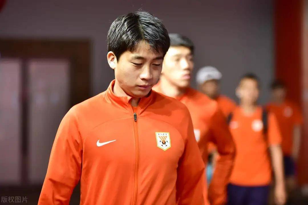 泰山队年轻球员受崔康熙认可,买乌郎和胡靖航将进入轮换_比赛_训练