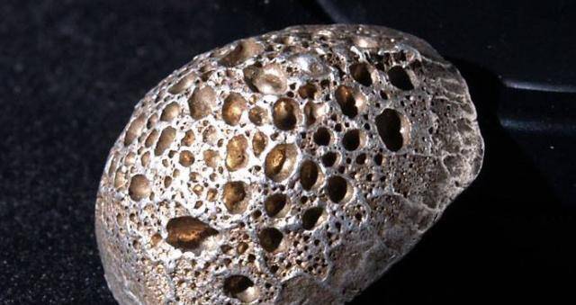 售"废铝",币商以为白跑一趟,回家发现"铝"真值钱_银锭_银锞子_小伙子