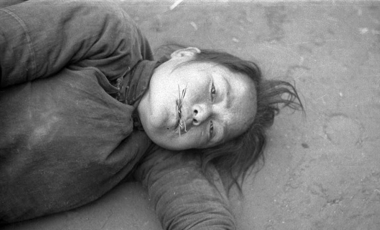 1942年河南大饥荒真实场面,比电影里残酷十倍