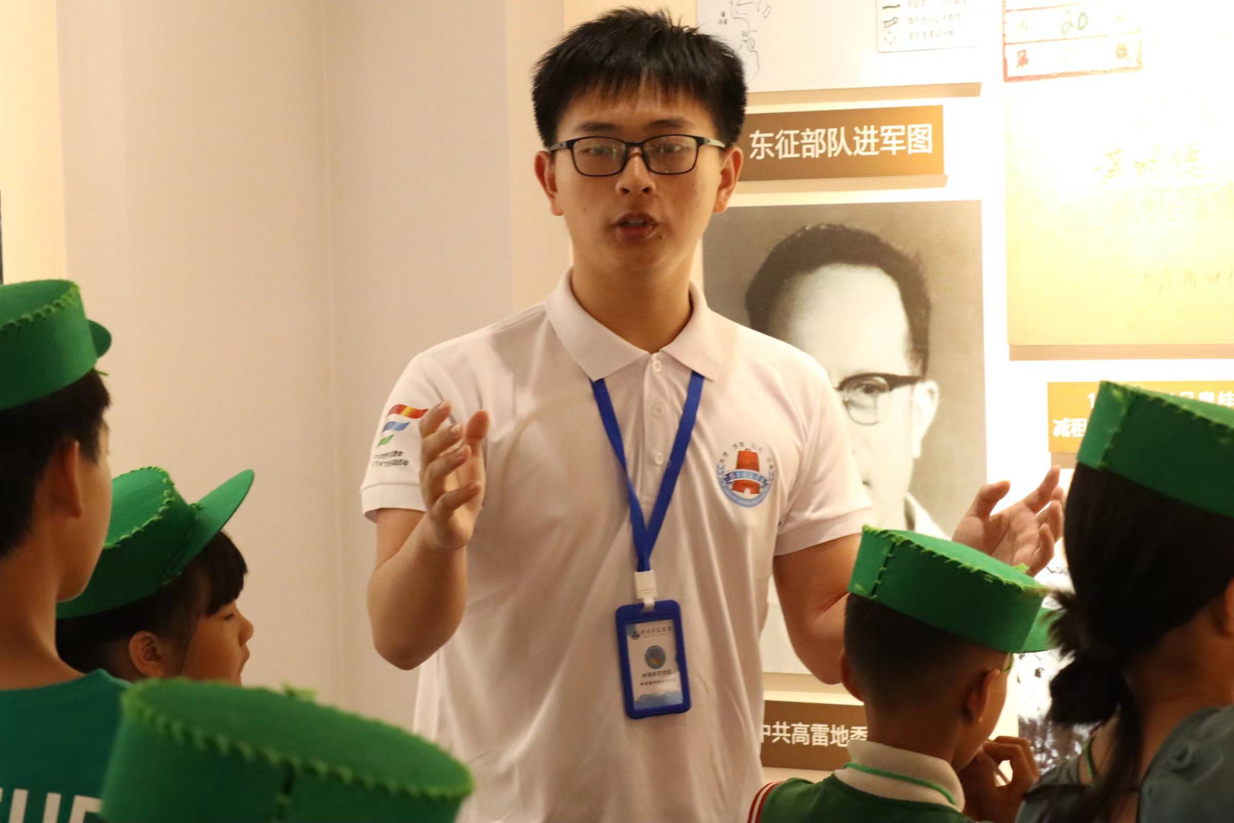 "伴我同行"社会实践队—讲解当地革命历史,领略先辈