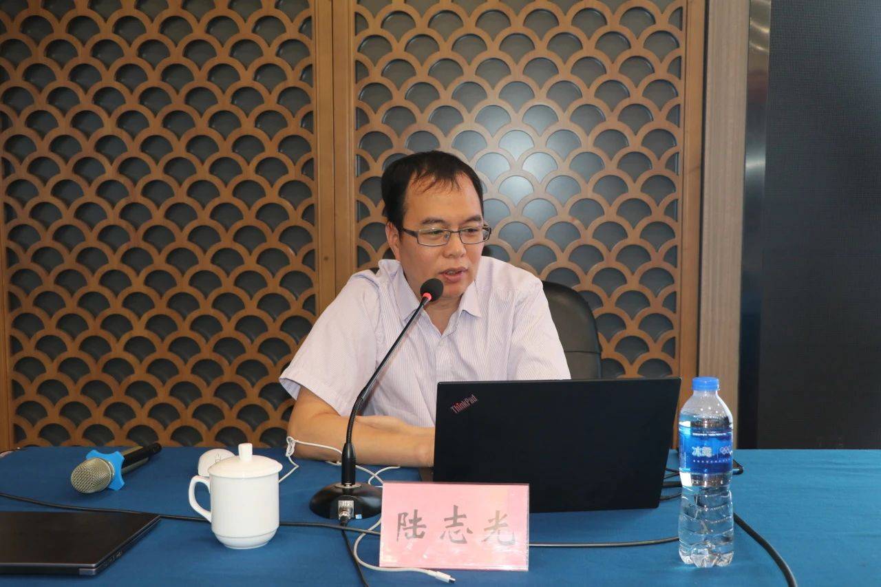 胡建森致辞7月14日,由湖南省医疗器械行业协会主办的"医用电气设备