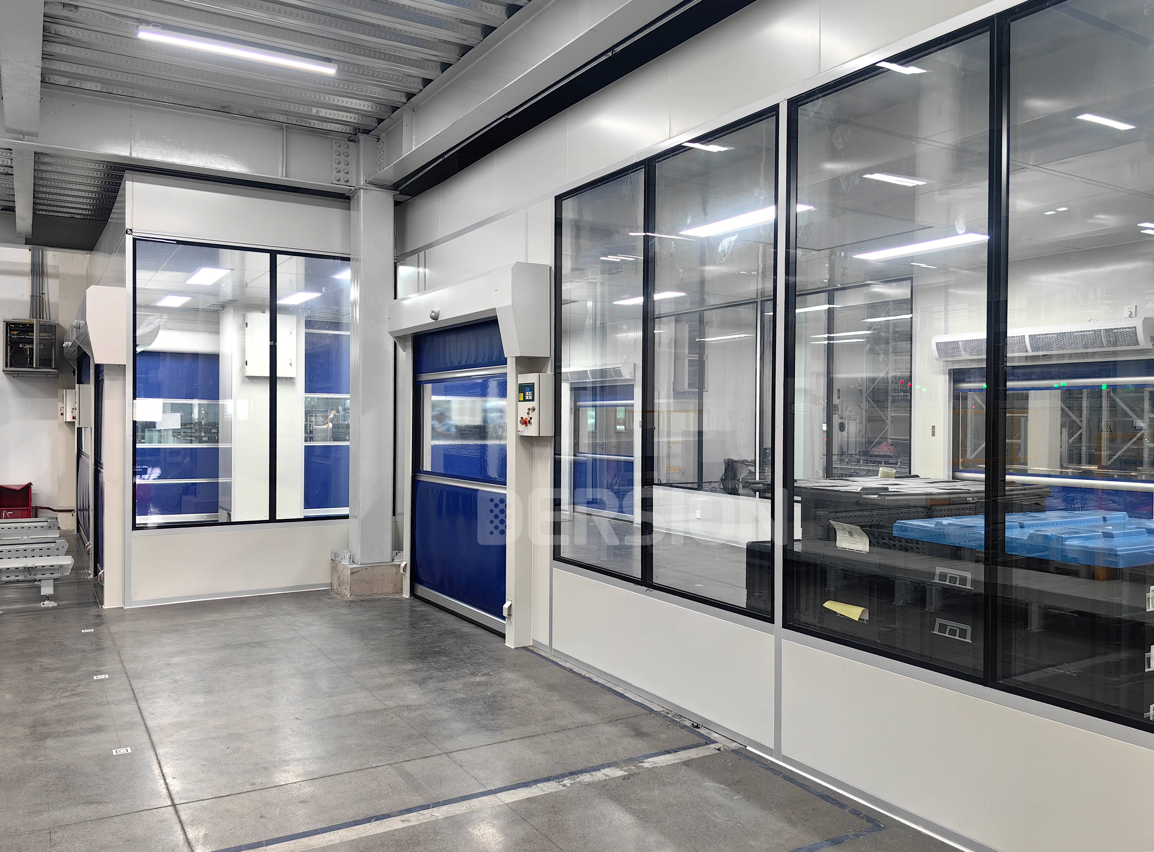 如果是百级以上的模块化无尘室,需要满布,底部用高架地板回风