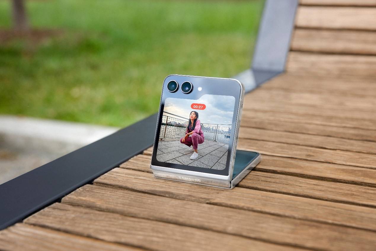 《三星Galaxy Z Flip5发布，再树纵向折叠屏手机新标杆》
