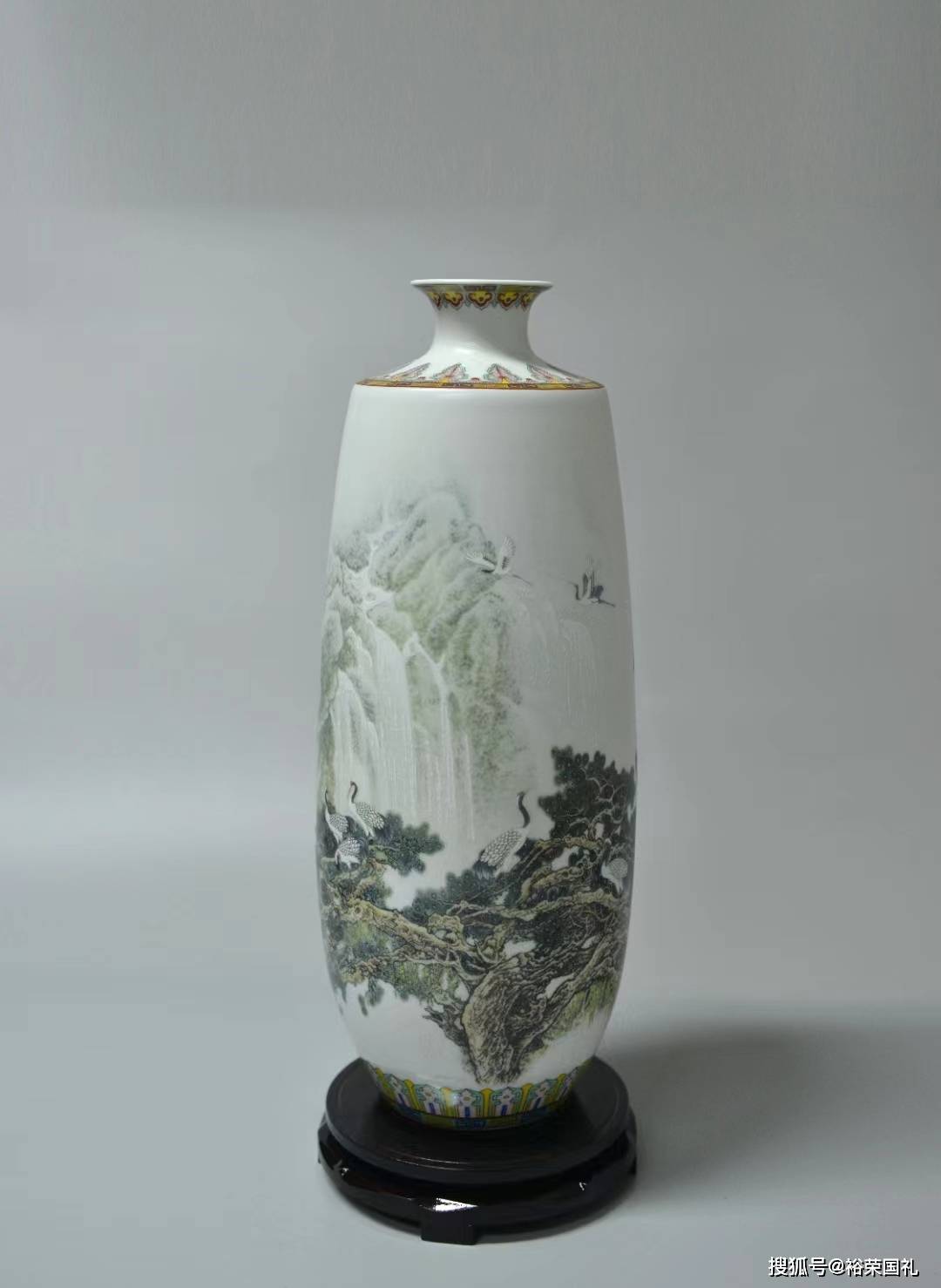 张松茂 徐亚凤双大师《松鹤延年》瓷瓶 仙鹤优雅飘逸_松树_画面_自然