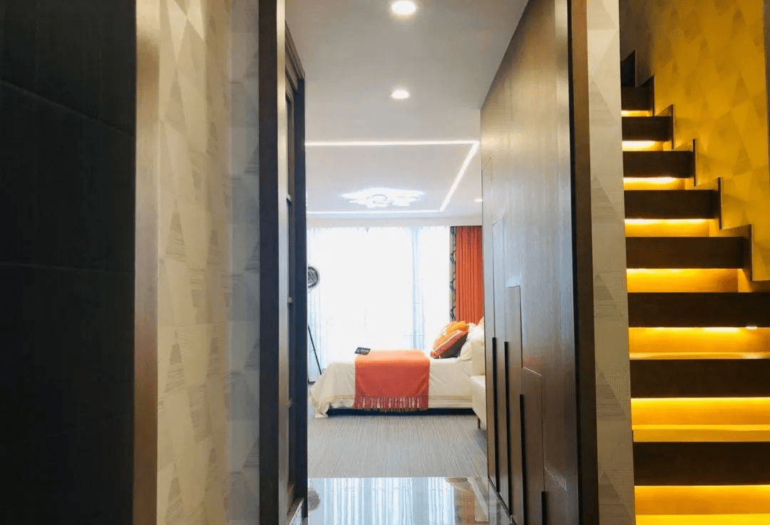 这边公共交通也很方便,项目旁边的t103路,t104路和