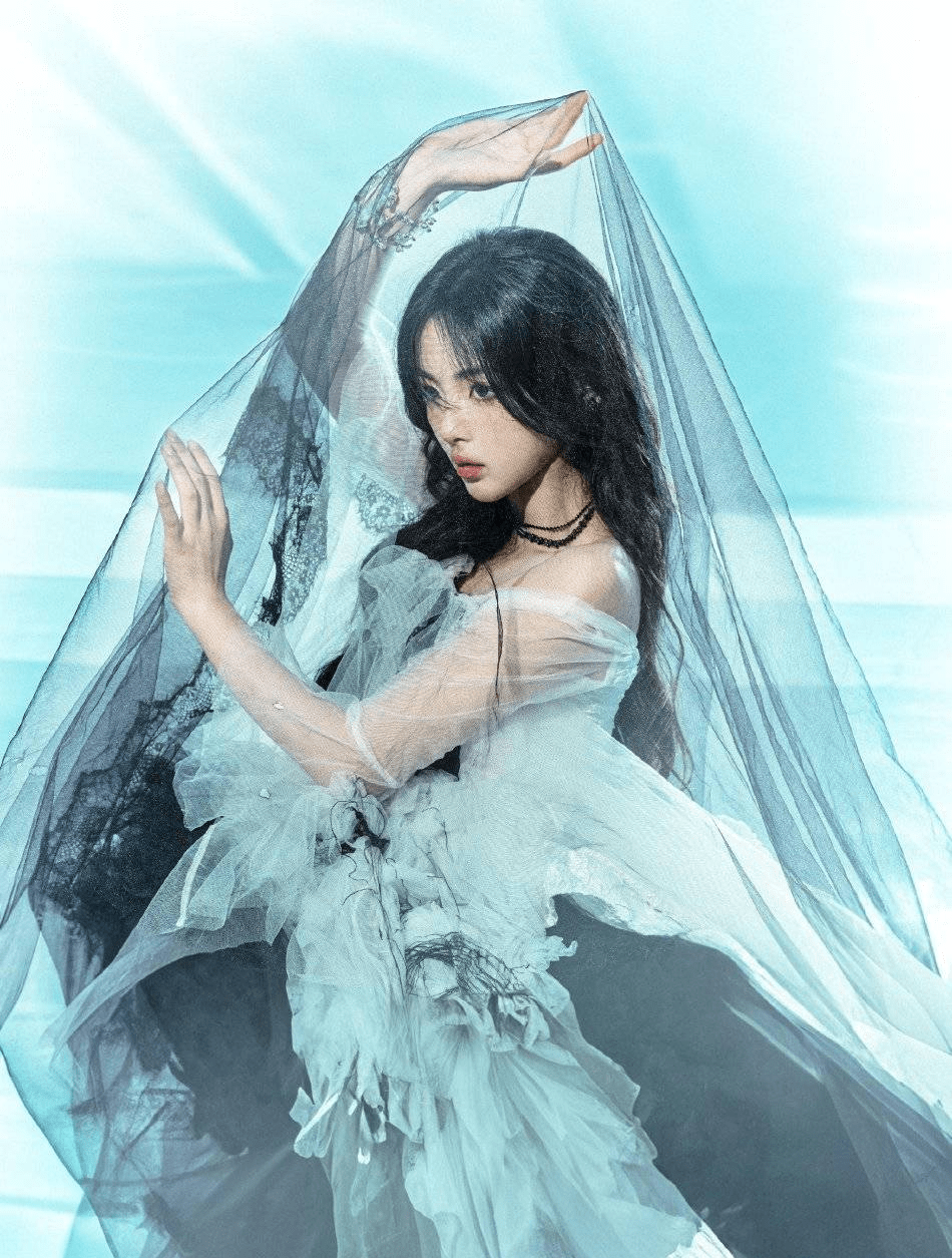 杨超越25岁生日写真曝光!