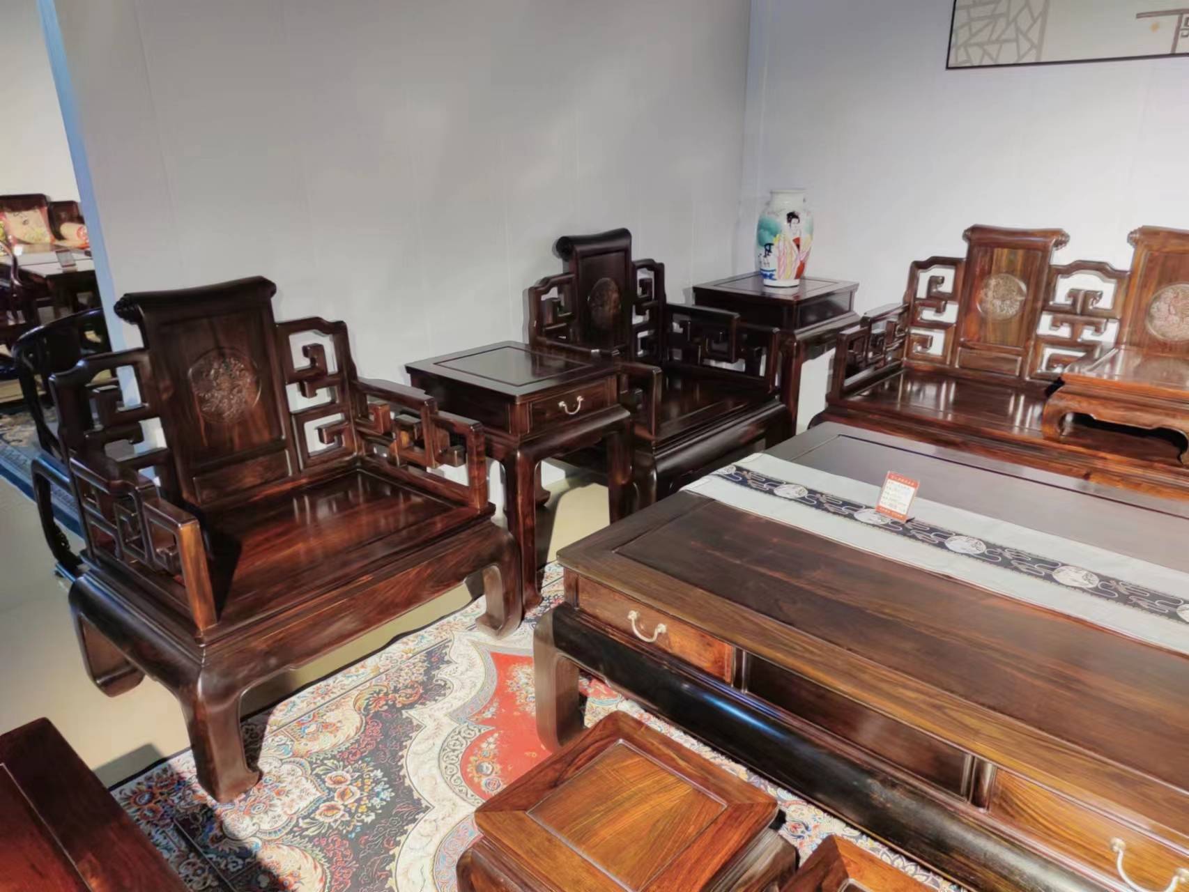 流传下来的交趾黄檀沙发非常稀有,价格也非常昂贵_工艺_价值_艺术