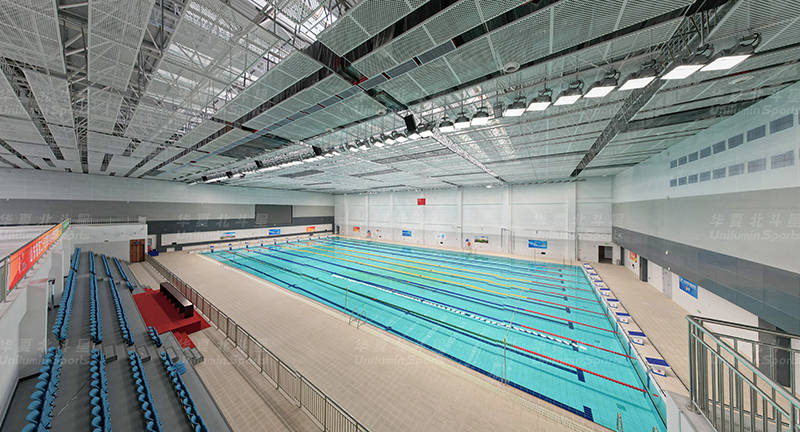 选择游泳馆专用照明灯需要注意哪些事项_灯具_游泳池_节能