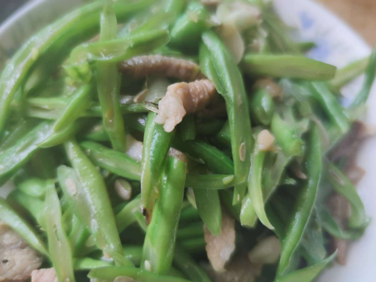 四季梅豆角炒肉_里脊肉_蒜瓣_料酒