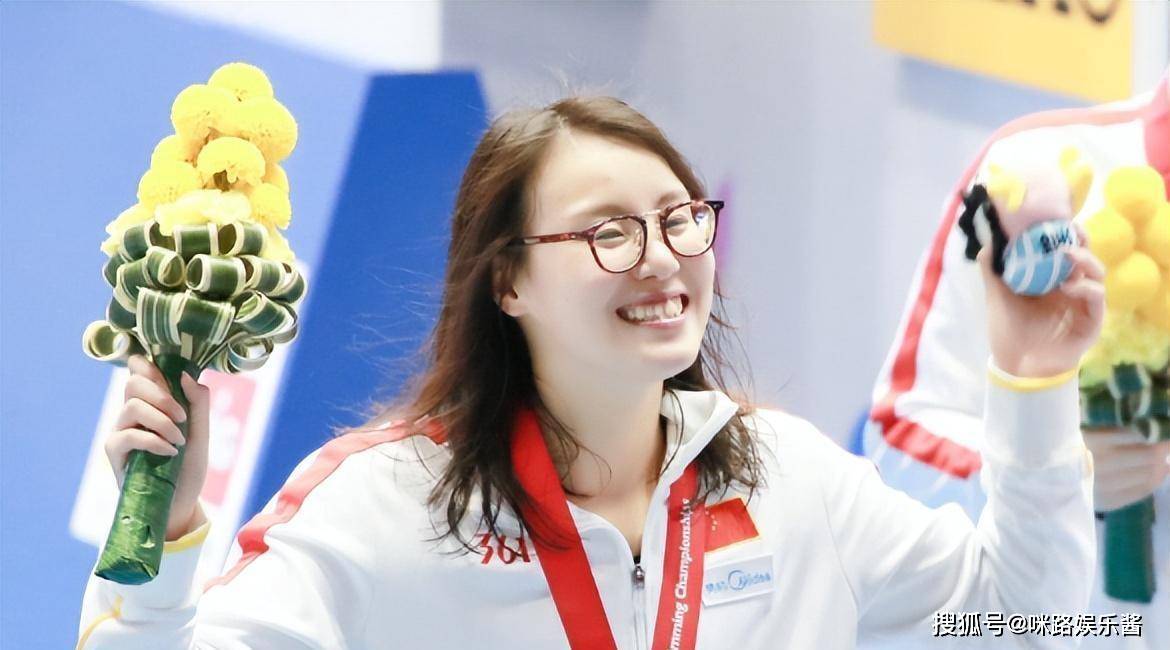 傅园慧整牙后美出天际!