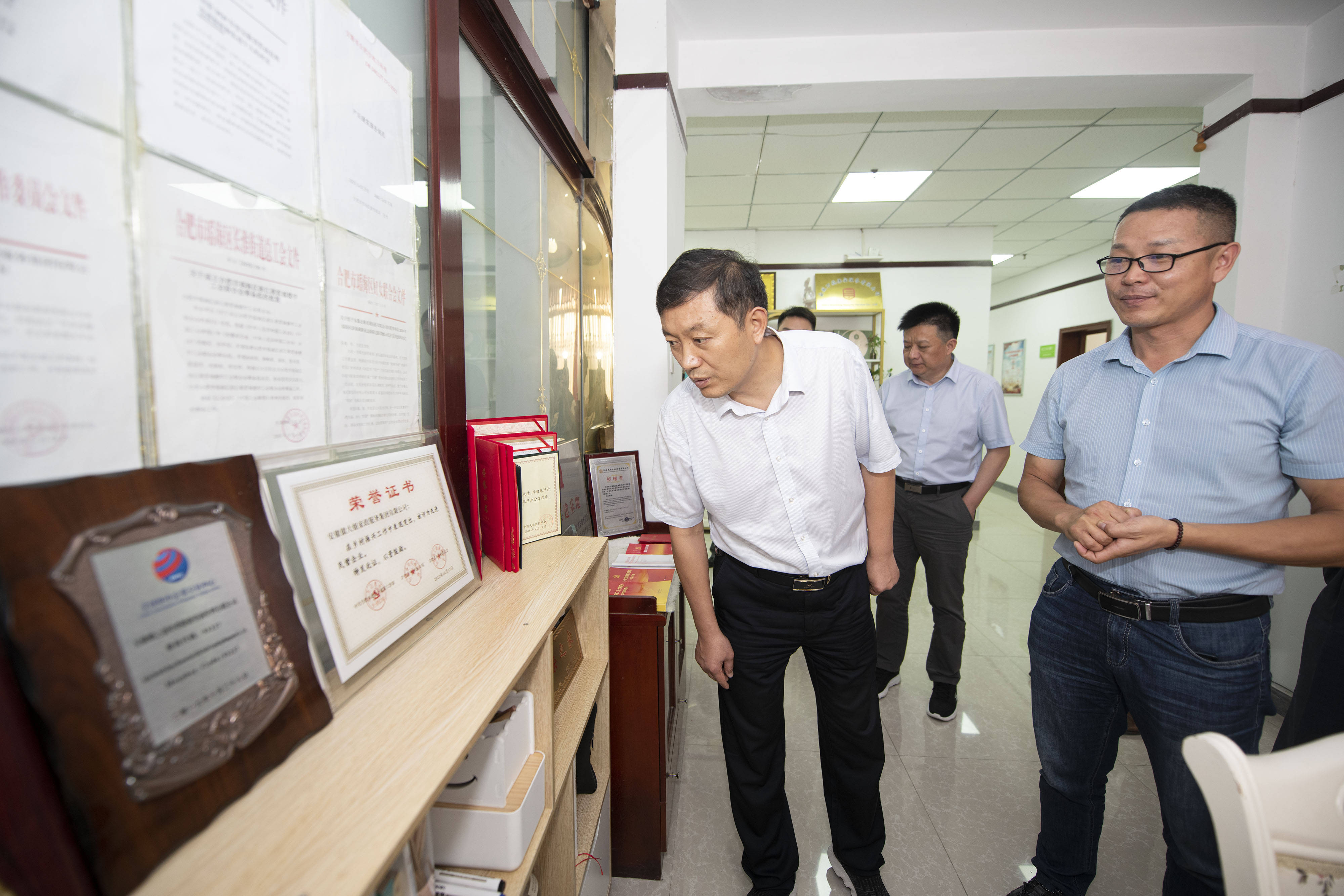 安徽省涡阳县人大常委会主任刘峰率队调研徽大姐集团_发展_家乡_家政