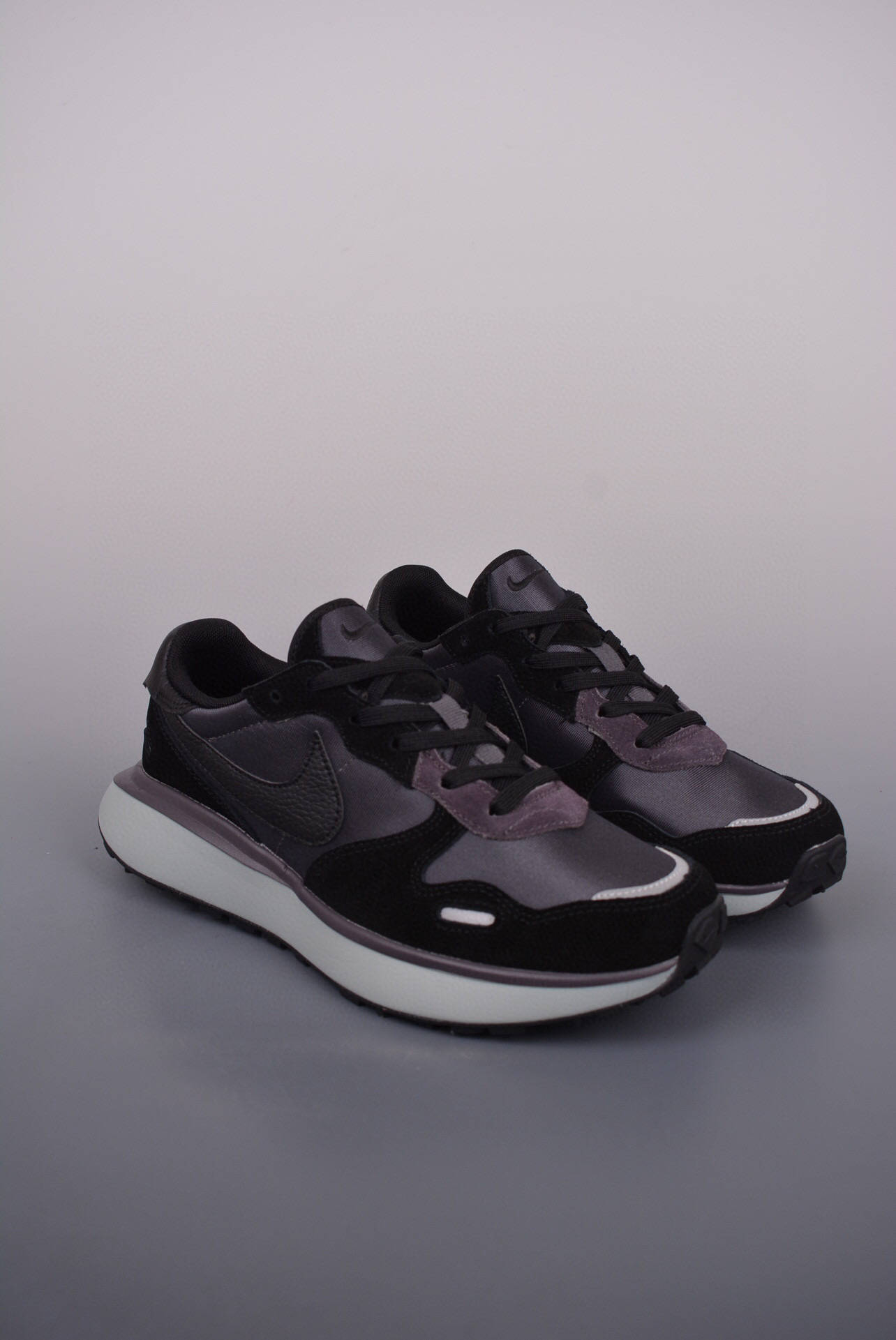 耐克nike phoenix waffle 灰粉复古运动跑步鞋_质感_鞋材_收尾