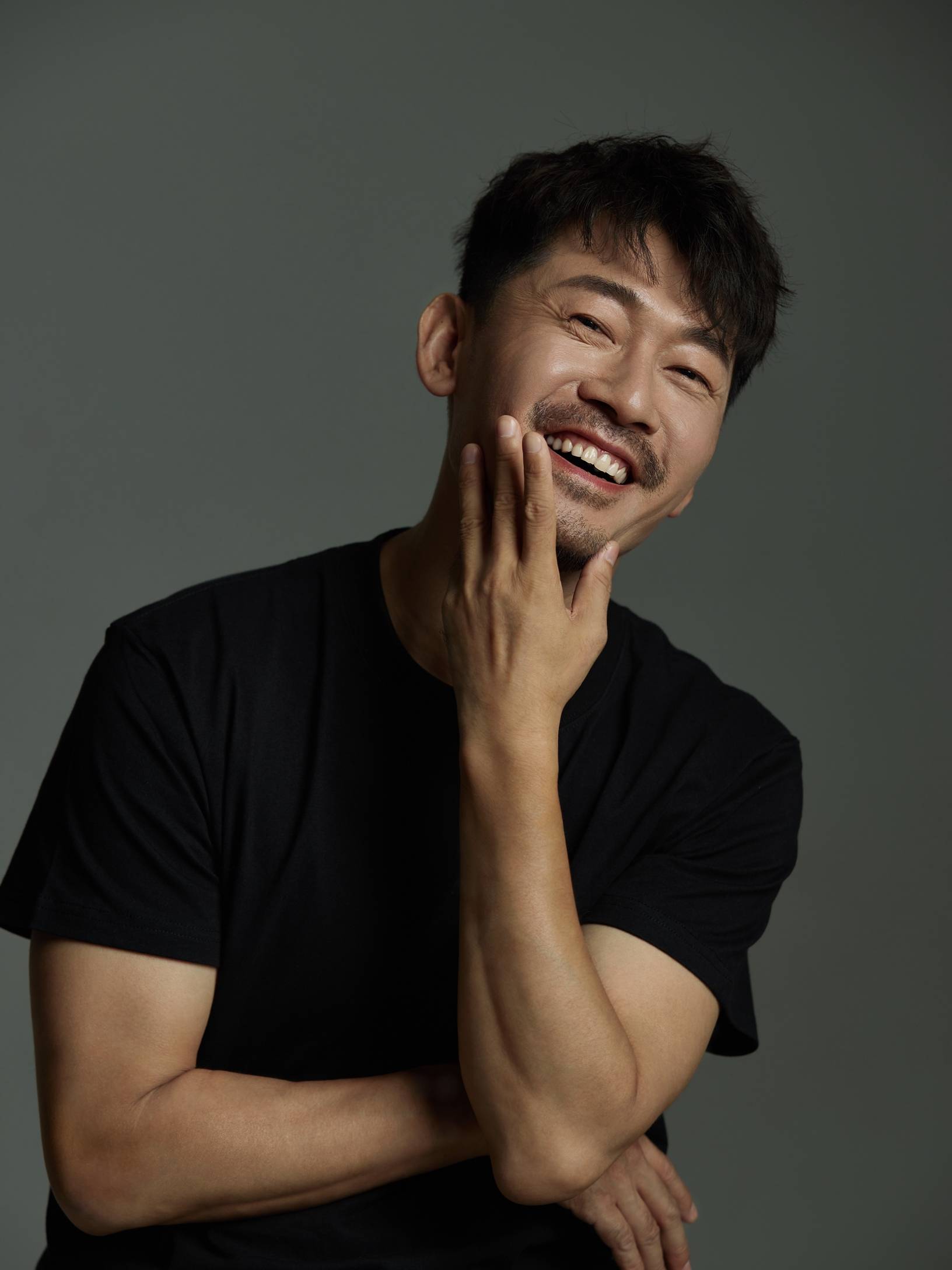 嘉·news |肖聪休闲雅痞大片释出 新剧挑战反派总裁引关注_传媒_热播