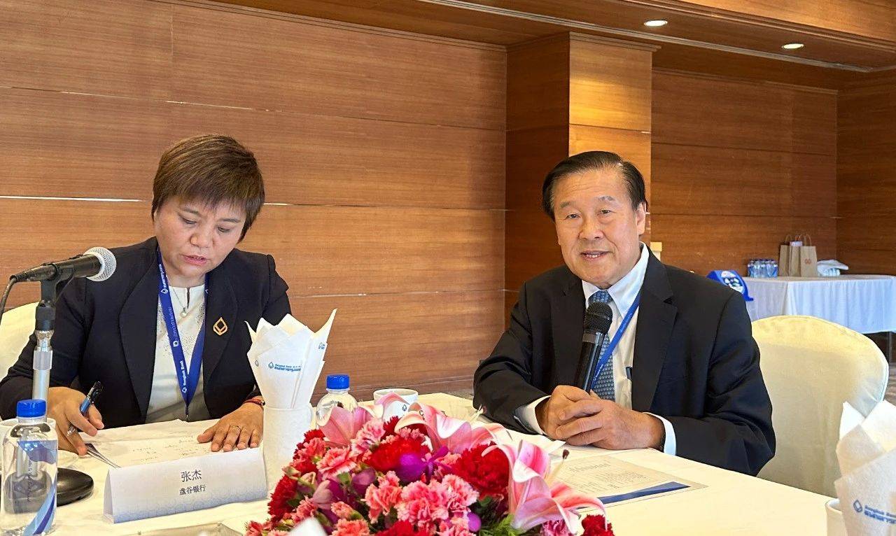 在会见中,盘谷银行资深执行副总裁许永康与陈军常务副会长一行进行了