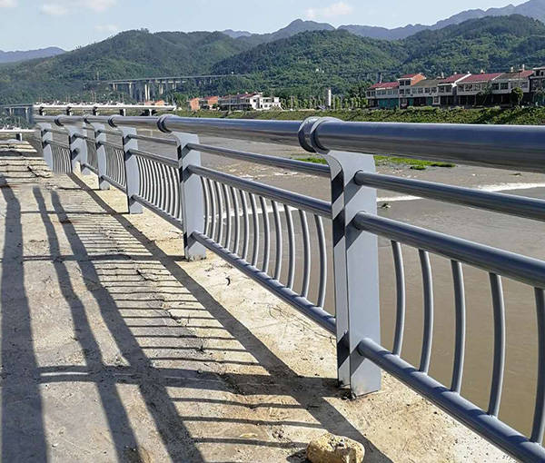 黑龙江栏杆厂,黑龙江护栏厂_桥梁_优点_结构