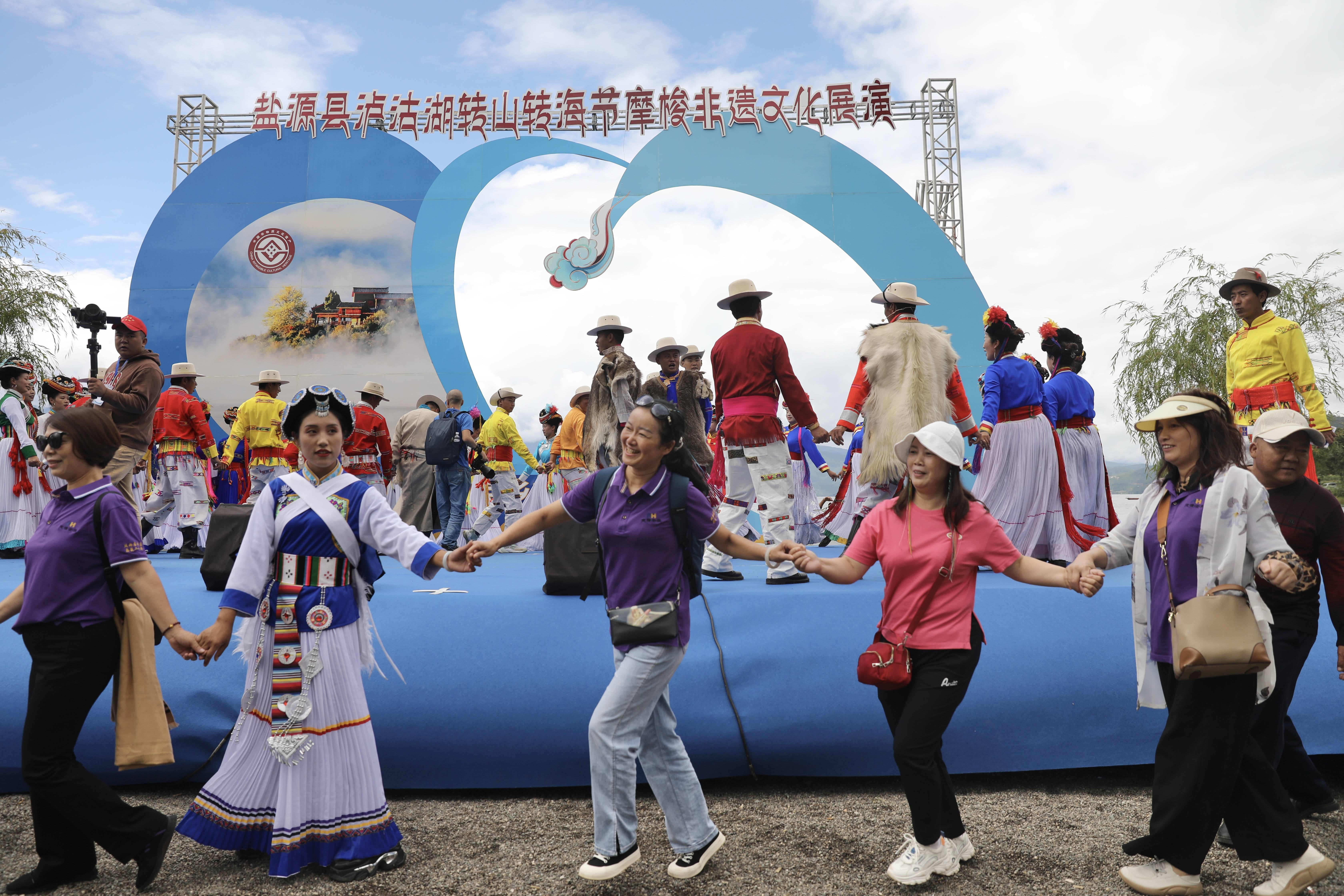 摩梭转山节图片