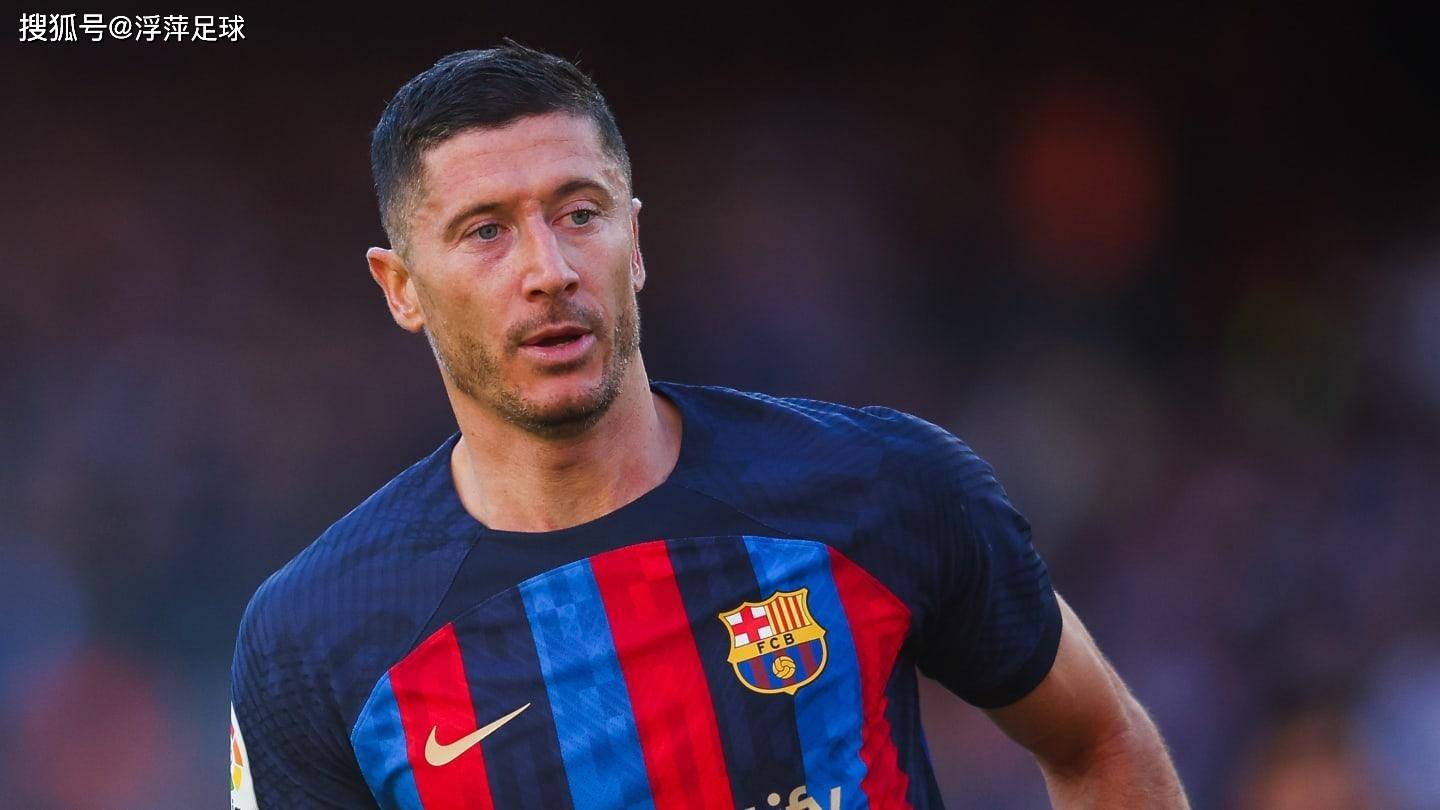 巴萨前锋莱万多夫斯基接收沙特天价报价,引发冬季留守之战_巴塞罗那