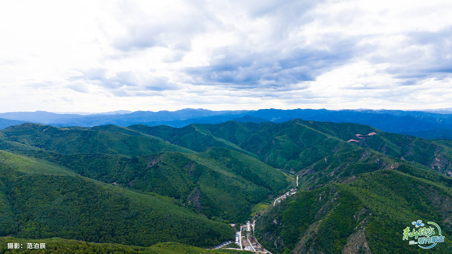 砬子沟景区素有"草原山海""天池水域"之称,是一片独特的景观区域,景区