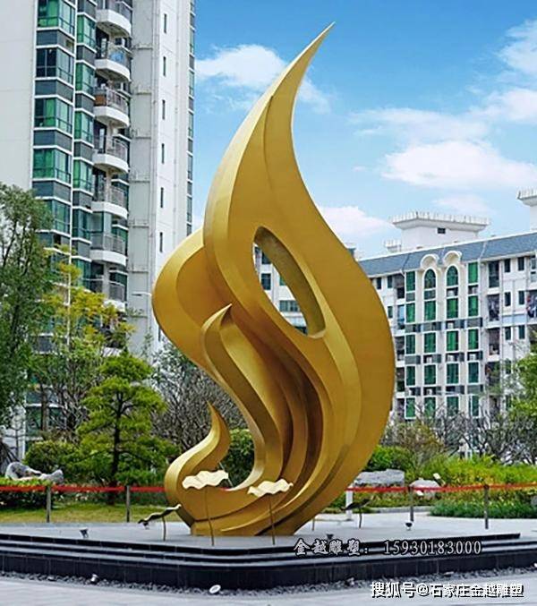 不锈钢金凤凰雕塑:华丽高贵寓意着祥瑞和平安_城市广场_进行_使其