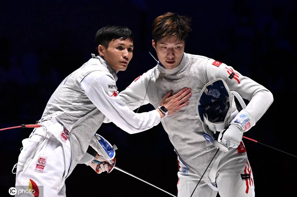 亚运-男子个人花剑陈海威获银牌 中国香港选手张家朗夺金_决赛_蔡俊彦