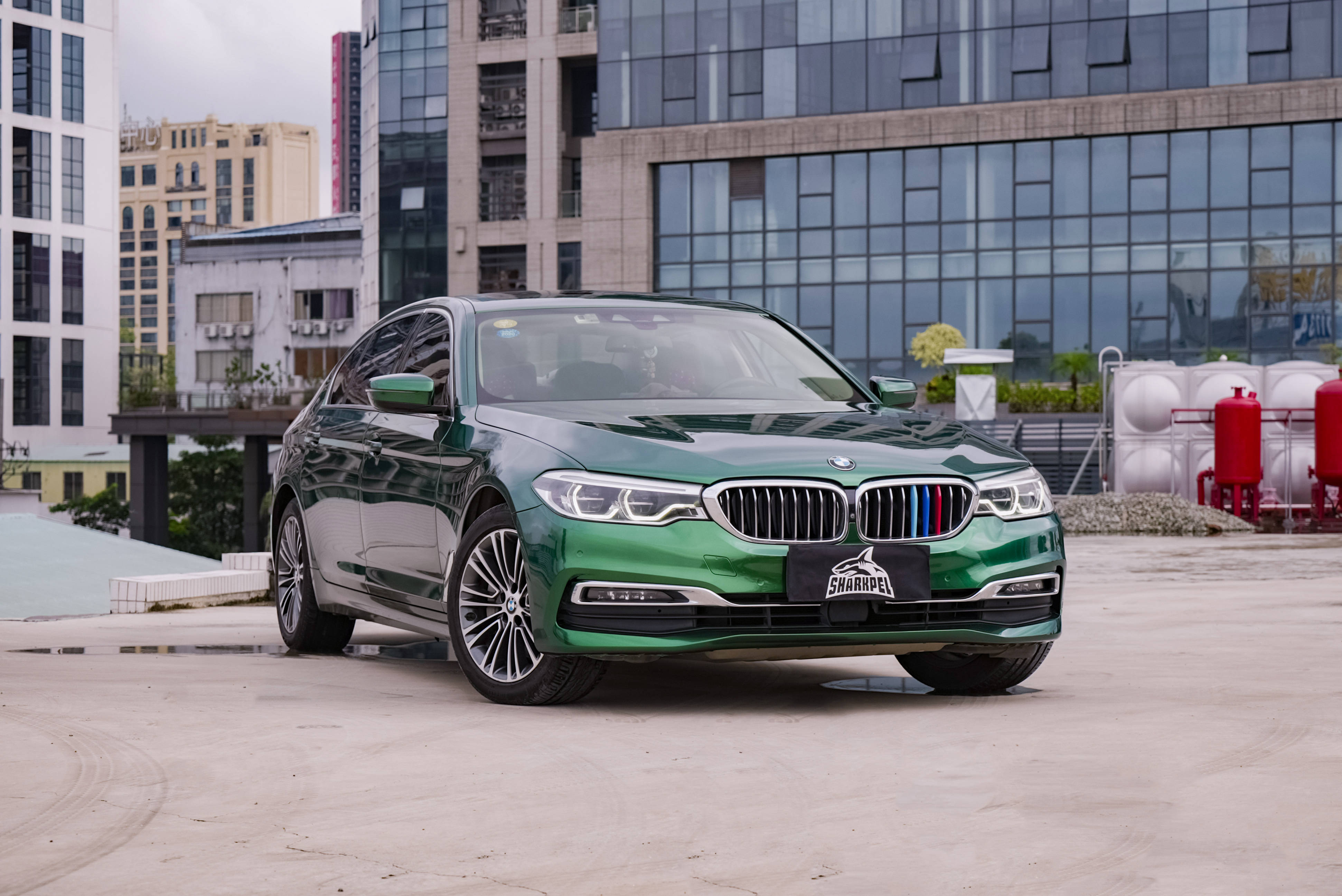 宝马5系贴璀璨皇家绿改色膜,气质这块确实拿捏了!_搜狐汽车_搜狐网