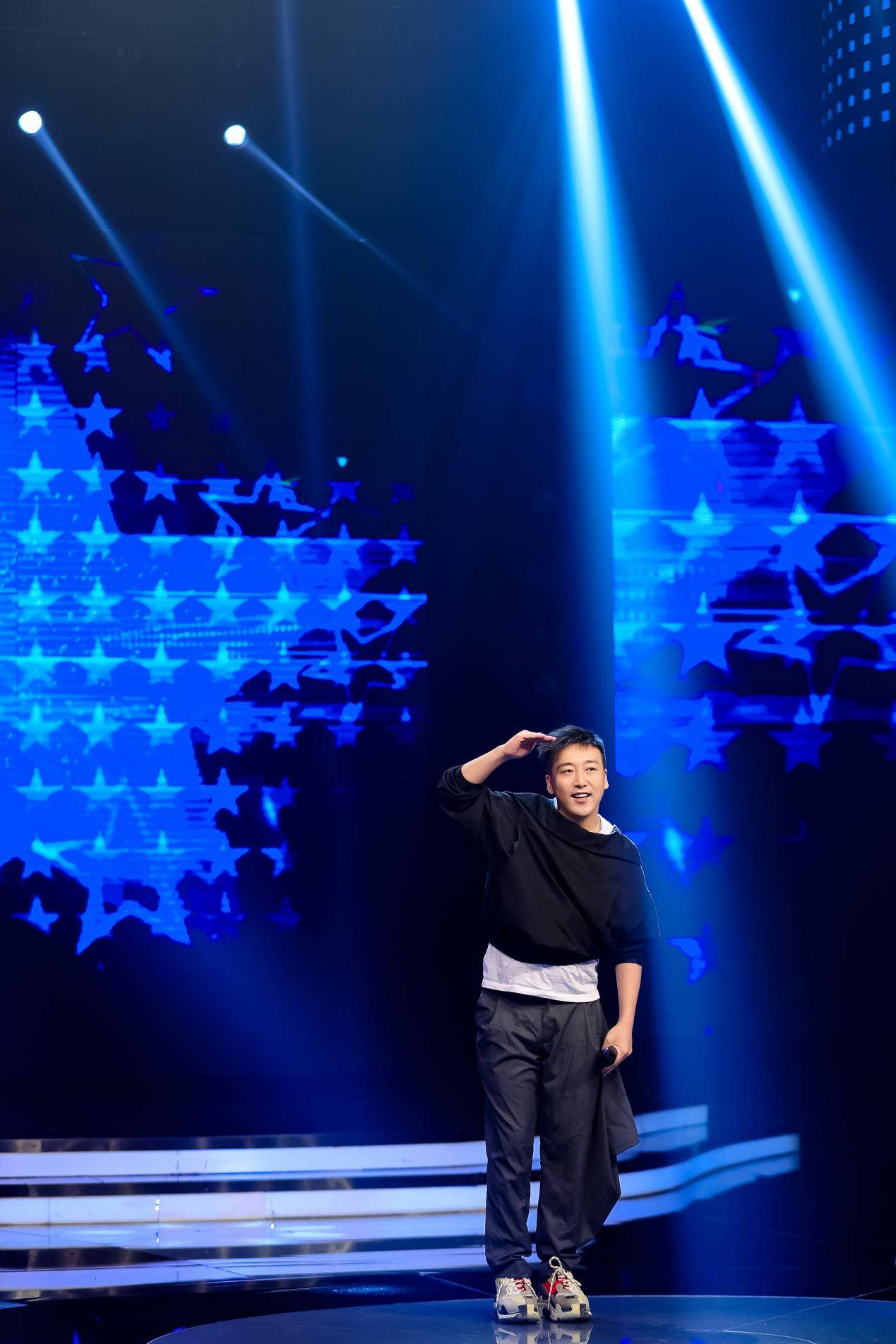 现场还与品冠,许飞等众多明星有趣互动,不仅展示了张北北的音乐素养