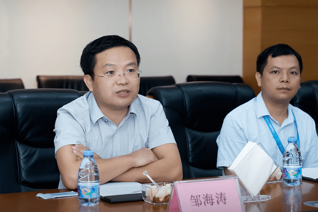 群总经理赵晖,医疗器械服务部华南区域经理胡建森,科曼副总经理邹海涛