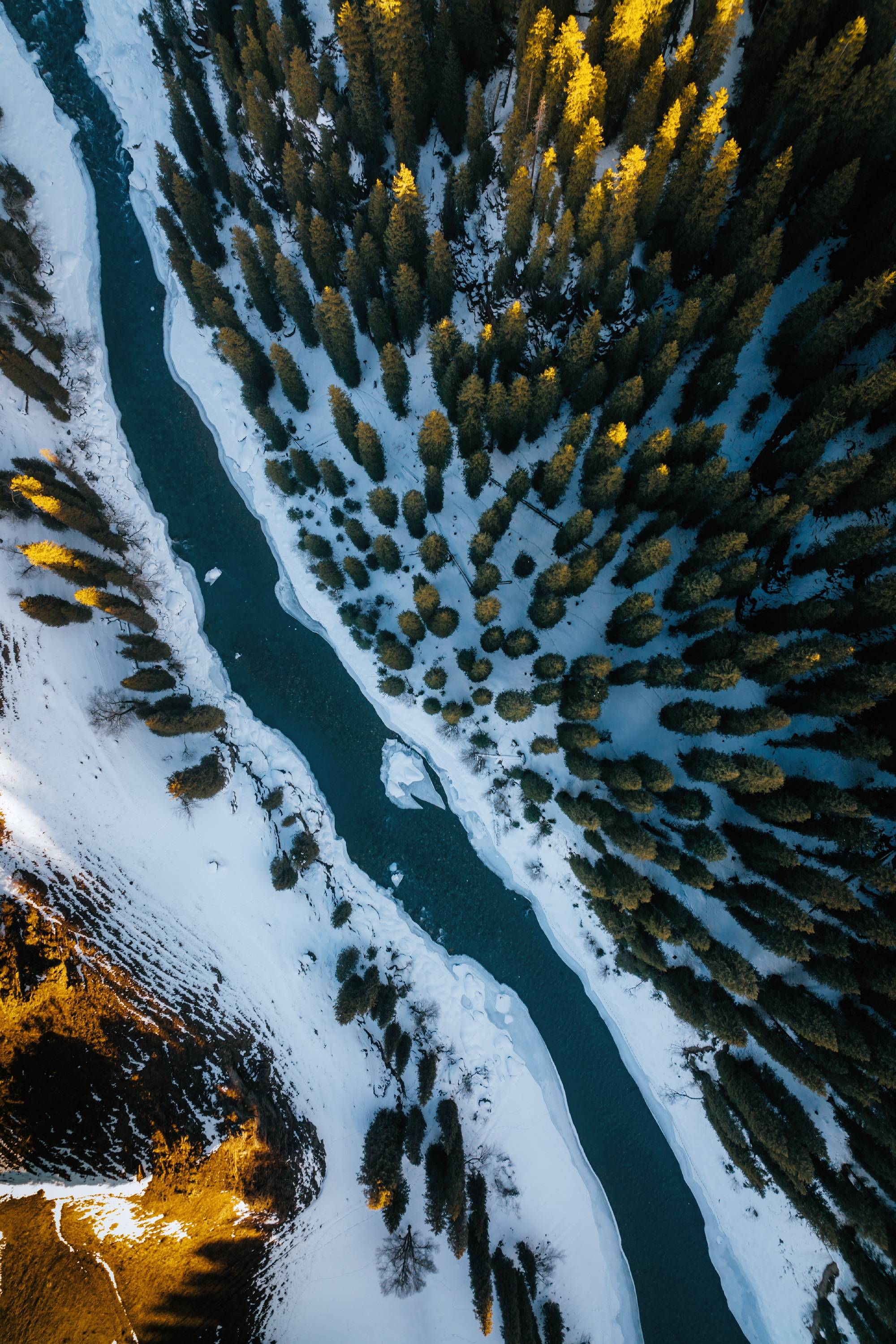此外,位于孟克特草原的尼勒克县拥有丰富的历史遗迹,包括春秋时期的奴