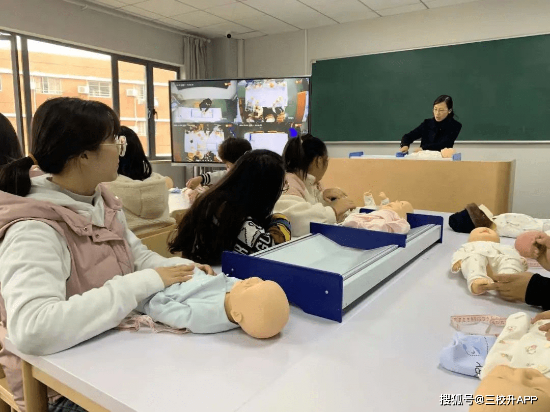 (五)资格证书大学英语四级证书,计算机一级证书,普通话二级甲等证书